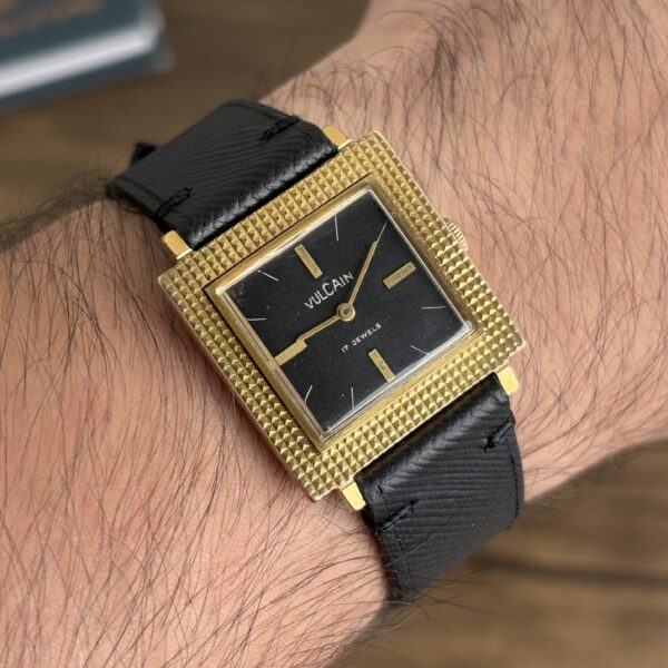 Vulcain Vintage Manual — Caja de chapa de Oro con Bisel Texturizado "Clous de Paris" — 17 Jewels
